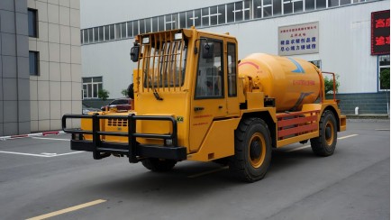 KJC-5(A)矿用混凝土搅拌运输车 | 5m³大容量，井下运输的高效解决方案